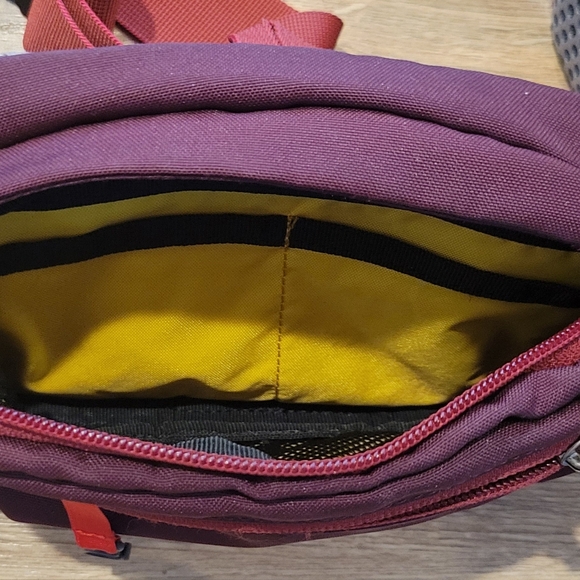 Burgundy Mountainsmith Vibe Lumbar Pack - Picture 3 of 4